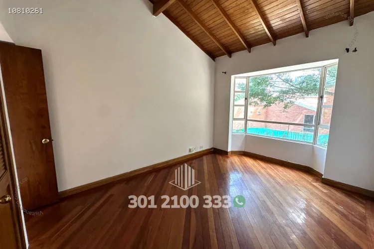 Casa de 4 alcobas en arriendo en Las Lomas, Medellín, 360 m² · foto 16 de 24