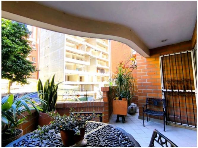 Apartamento de 4 alcobas en venta en Laureles, Medellín, 250 m² · foto 2 de 24