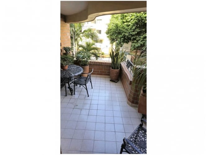 Apartamento de 4 alcobas en venta en Laureles, Medellín, 250 m² · foto 3 de 24