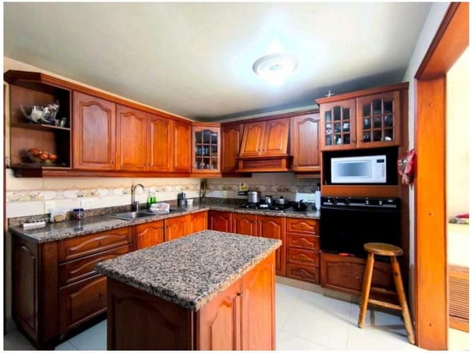 Apartamento de 4 alcobas en venta en Laureles, Medellín, 250 m² · foto 12 de 24