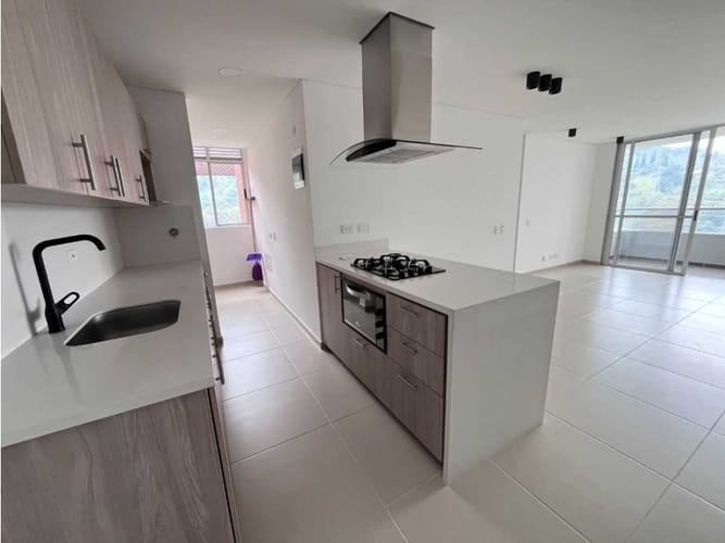 Apartamento de 3 alcobas en arriendo en El Salado, Envigado, 87 m² · foto 2 de 24