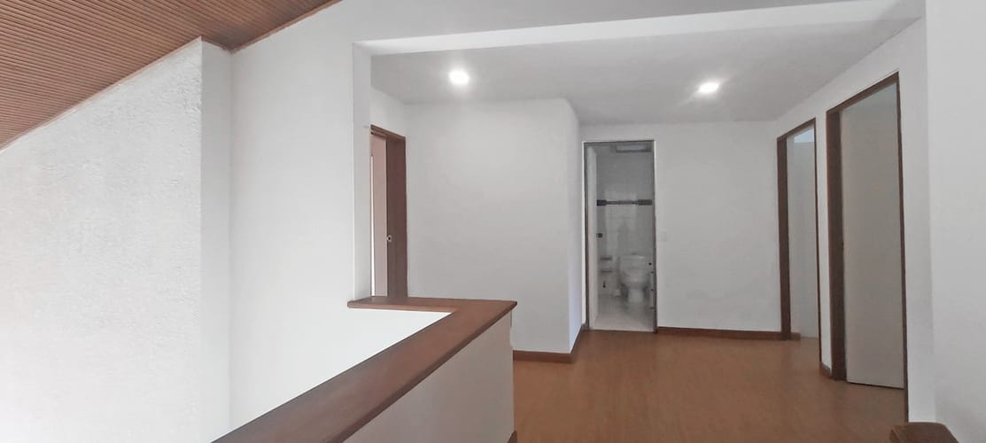 Casa de 5 alcobas en venta en Las Villas, Bogotá, 290 m² · foto 2 de 24