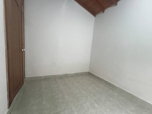 Casa de 5 alcobas en arriendo en El Dorado, Envigado, 122 m² · foto 5 de 11