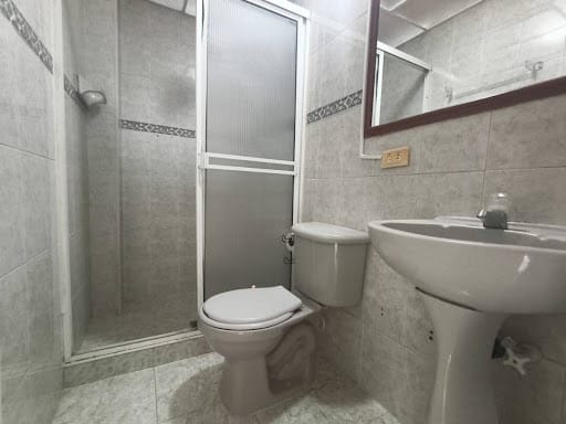 Casa de 5 alcobas en arriendo en El Dorado, Envigado, 122 m² · foto 10 de 11
