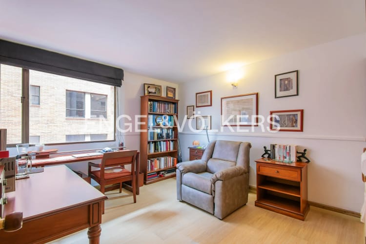 Apartamento de 4 alcobas en venta en La Carolina, Bogotá, 177 m² · foto 14 de 17