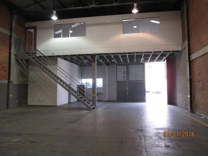 Bodega en arriendo en Suramerica, La Estrella, 450 m² · foto 3 de 11
