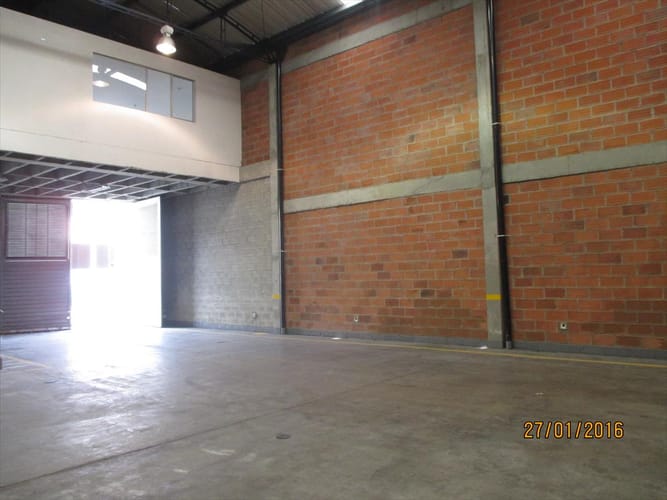 Bodega en arriendo en Suramerica, La Estrella, 450 m² · foto 5 de 11