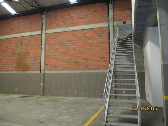 Bodega en arriendo en Suramerica, La Estrella, 450 m² · foto 8 de 11