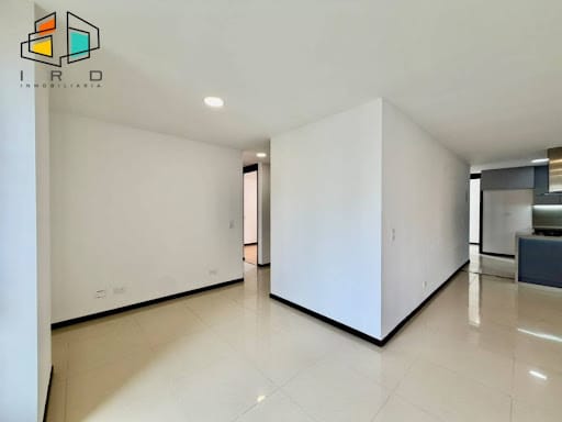 Apartamento de 4 alcobas en arriendo en Castropol, Medellín, 110 m² · foto 14 de 24