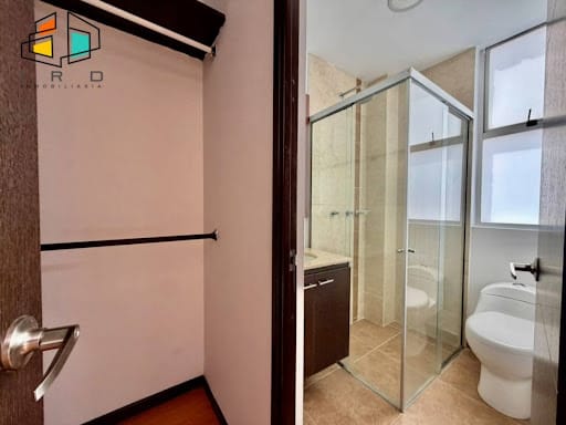 Apartamento de 4 alcobas en arriendo en Castropol, Medellín, 110 m² · foto 20 de 24