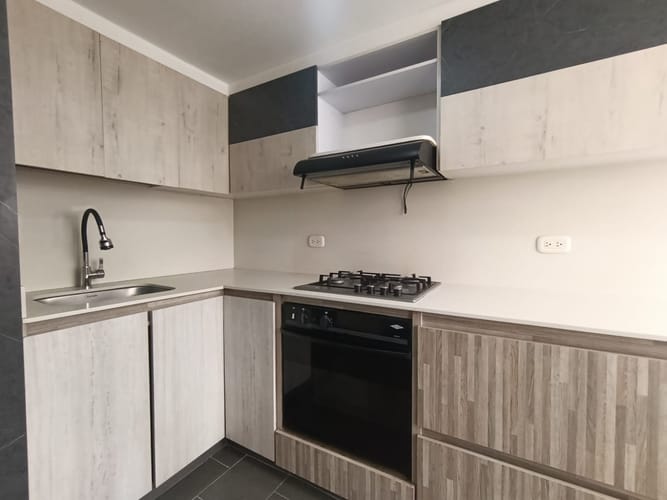 Apartamento de 3 alcobas en arriendo en Belén, Medellín, 96 m² · foto 2 de 12
