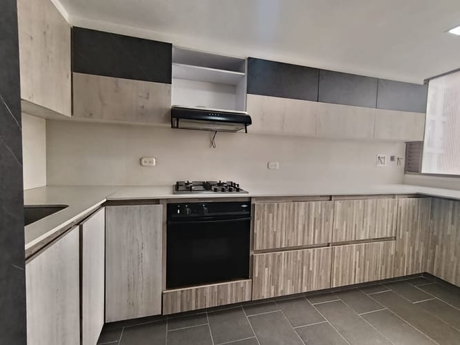 Apartamento de 3 alcobas en arriendo en Belén, Medellín, 96 m² · foto 3 de 12