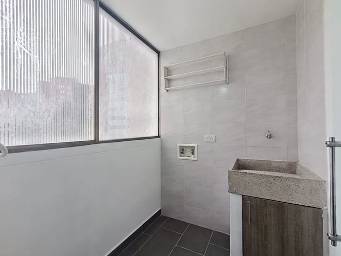 Apartamento de 3 alcobas en arriendo en Belén, Medellín, 96 m² · foto 4 de 12