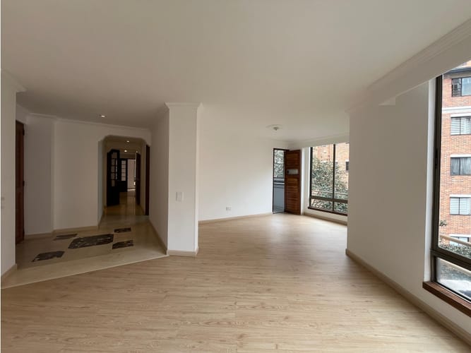 Apartamento de 3 alcobas en venta en Colina Campestre, Bogotá, 126 m² · foto 2 de 15