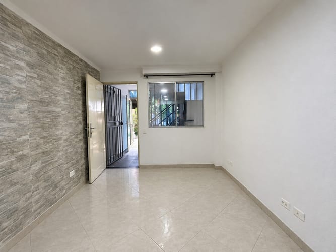 Casa de 3 alcobas en arriendo en Belén, Medellín, 86 m² · foto 2 de 15