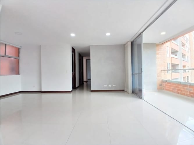 Apartamento de 3 alcobas en venta en Cumbres, Envigado, 110 m² · foto 4 de 24