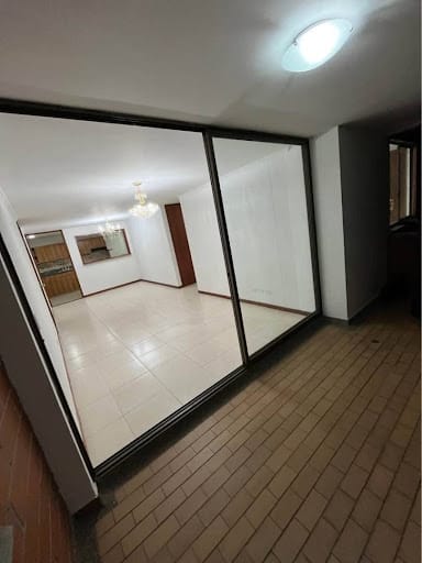 Apartamento de 3 alcobas en arriendo en Altos Del Poblado, Medellín, 120 m² · foto 3 de 10
