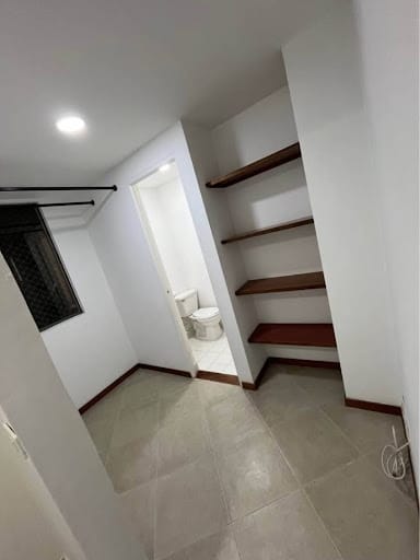 Apartamento de 3 alcobas en arriendo en Altos Del Poblado, Medellín, 120 m² · foto 5 de 10
