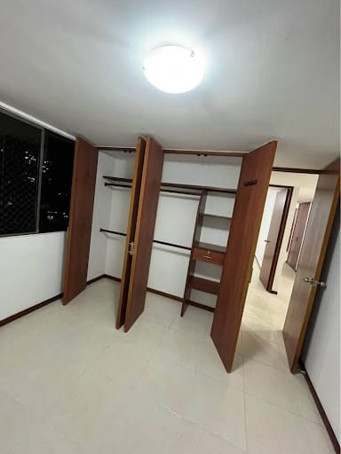 Apartamento de 3 alcobas en arriendo en Altos Del Poblado, Medellín, 120 m² · foto 6 de 10