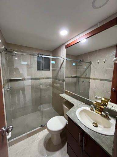 Apartamento de 3 alcobas en arriendo en Altos Del Poblado, Medellín, 120 m² · foto 9 de 10