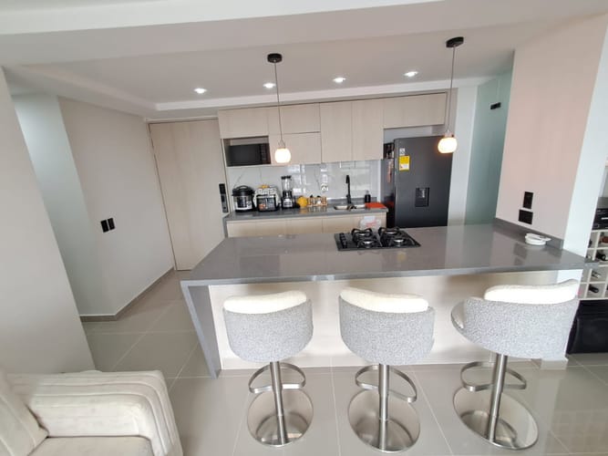 Apartamento de 2 alcobas en arriendo en Loma Del Indio, Medellín, 60 m² · foto 2 de 21