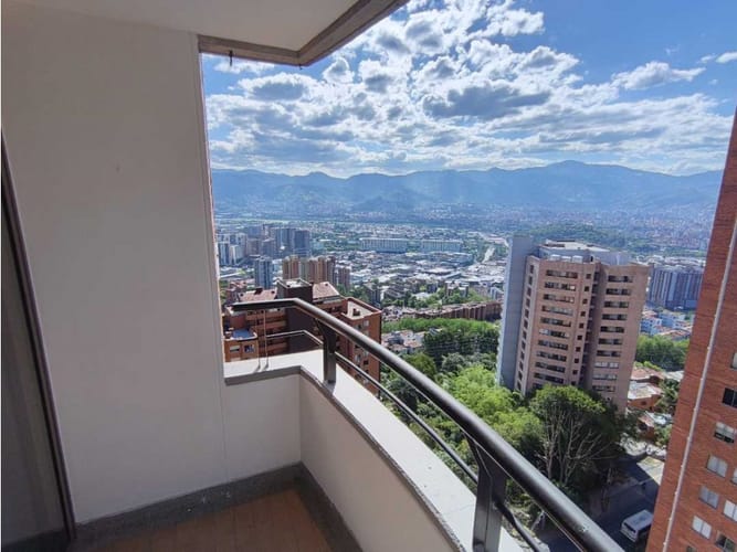 Apartamento de 3 alcobas en arriendo en Loma Del Indio, Medellín, 90 m² · foto 2 de 16
