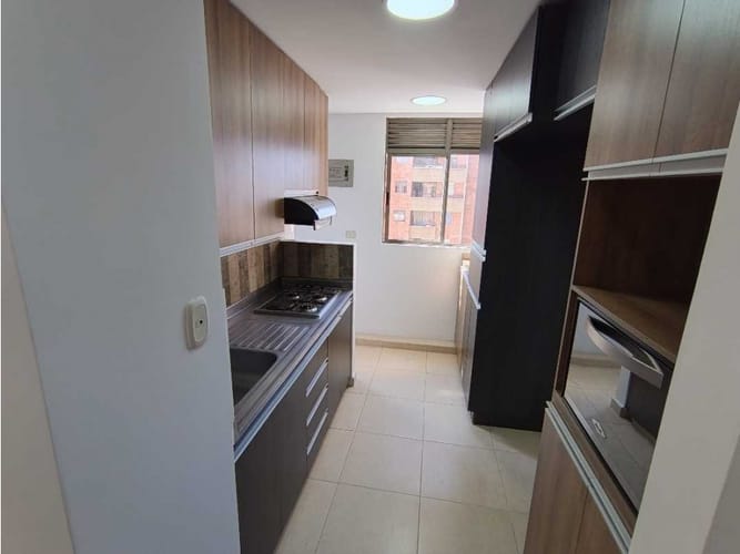 Apartamento de 3 alcobas en arriendo en Loma Del Indio, Medellín, 90 m² · foto 7 de 16
