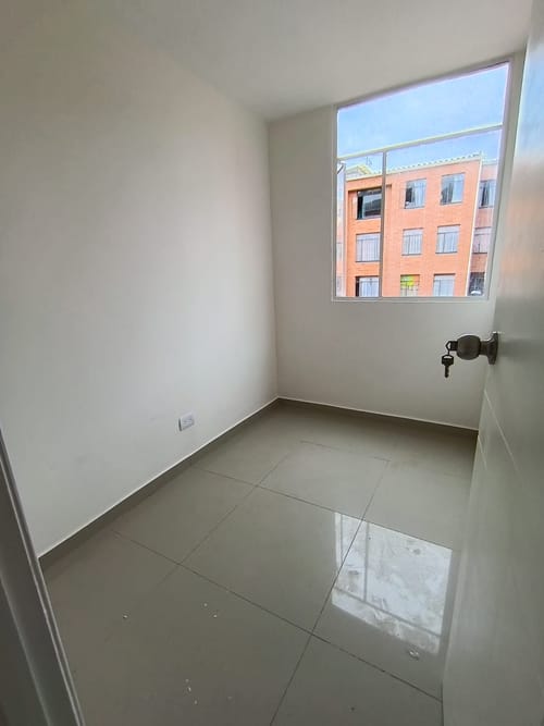 Apartamento de 3 alcobas en venta en Uaecd 007, Soacha, 42 m² · foto 4 de 20