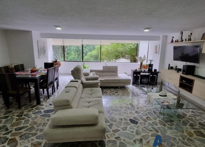 Apartamento de 4 alcobas en venta en Las Lomas, Medellín, 156 m² · foto 2 de 18