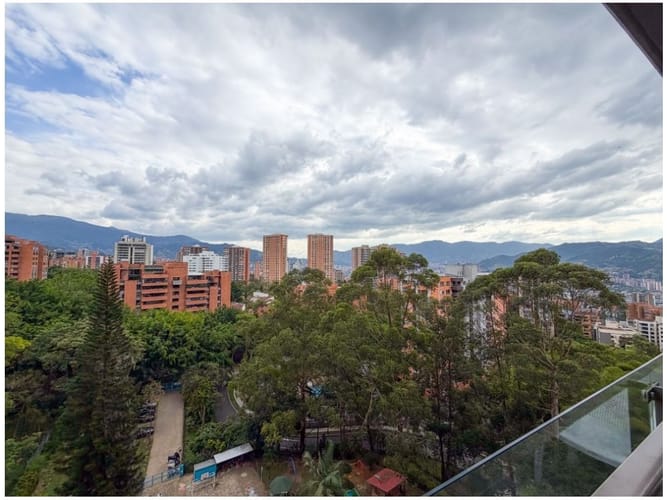 Apartamento en venta en El Poblado, Medellín, 91 m² · foto 10 de 24