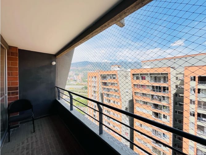 Apartamento de 3 alcobas en venta en Bello, 80 m² · foto 1 de 16