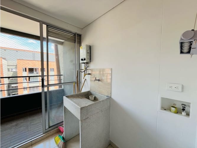 Apartamento de 3 alcobas en venta en Bello, 80 m² · foto 15 de 16