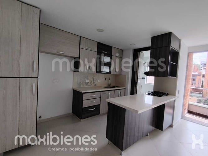 Apartamento de 3 alcobas en arriendo en Conquistadores, Medellín, 100 m² · foto 3 de 20