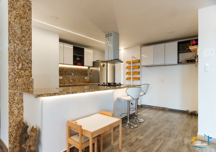 Apartamento de 3 alcobas en venta en Cedritos, Bogotá, 114 m² · foto 10 de 23
