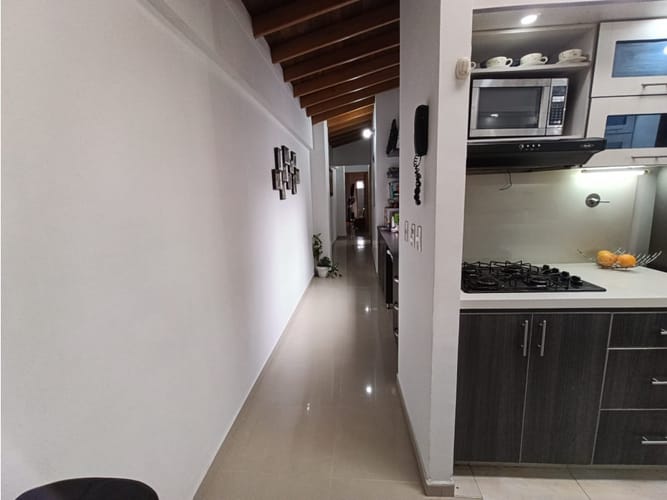 Apartamento de 3 alcobas en venta en Florida Nueva, Medellín, 82 m² · foto 4 de 14