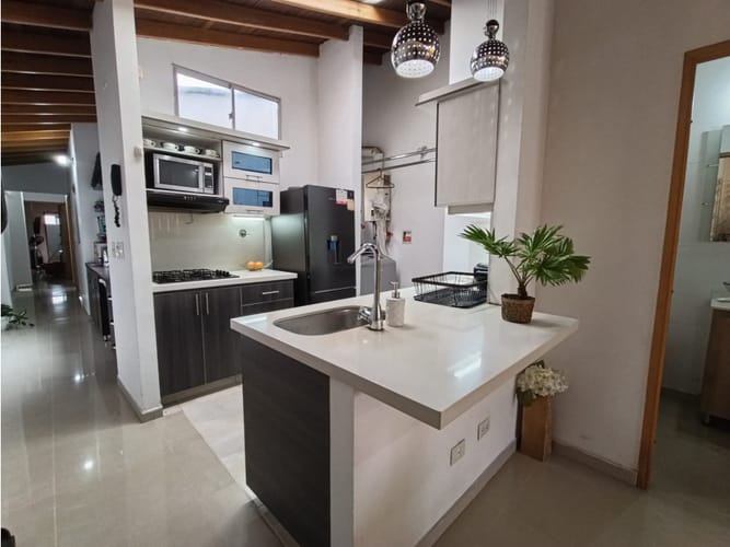 Apartamento de 3 alcobas en venta en Florida Nueva, Medellín, 82 m² · foto 5 de 14