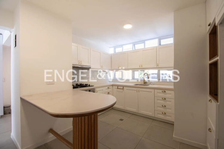 Casa de 4 alcobas en venta en Las Lomas No.1, Medellín, 235 m² · foto 5 de 17