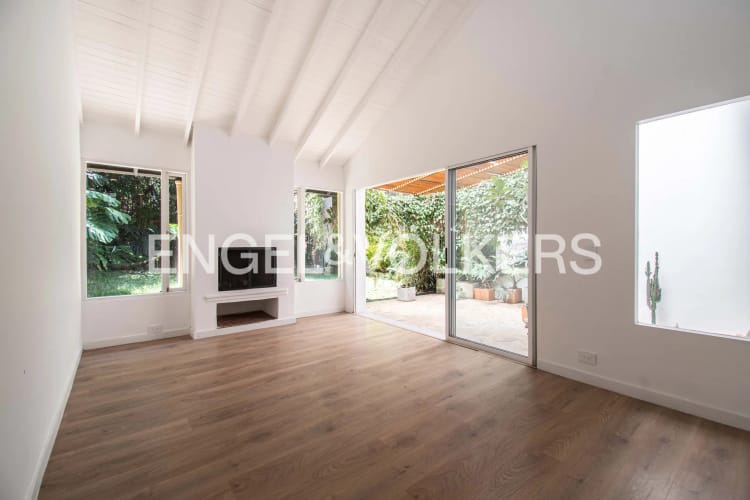 Casa de 4 alcobas en venta en Las Lomas No.1, Medellín, 235 m² · foto 2 de 17