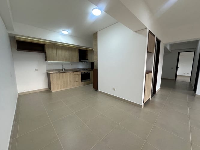 Apartamento de 2 alcobas en arriendo en Loma Del Escobero, Envigado, 94 m² · foto 2 de 16