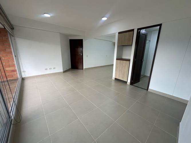 Apartamento de 2 alcobas en arriendo en Loma Del Escobero, Envigado, 94 m² · foto 3 de 16