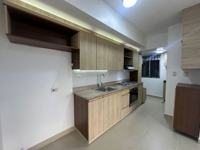 Apartamento de 2 alcobas en arriendo en Loma Del Escobero, Envigado, 94 m² · foto 4 de 16