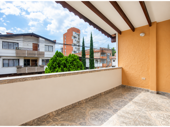 Casa en arriendo en Belén Rosales, Medellín, 300 m² · foto 10 de 19