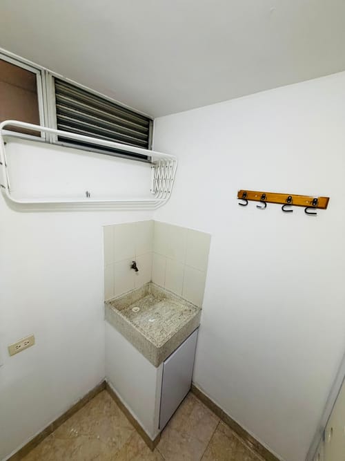 Apartamento de 3 alcobas en arriendo en Loma De Los Bernal, Medellín, 73 m² · foto 4 de 20