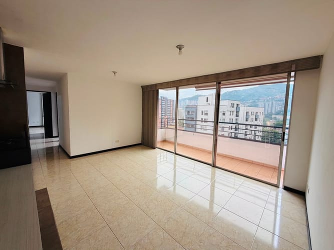 Apartamento de 3 alcobas en arriendo en Loma De Los Bernal, Medellín, 73 m² · foto 7 de 20