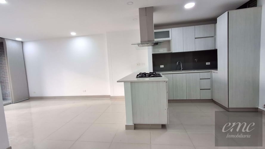 Apartamento de 2 alcobas en arriendo en Loma Benedictinos, Envigado, 85 m² · foto 2 de 21