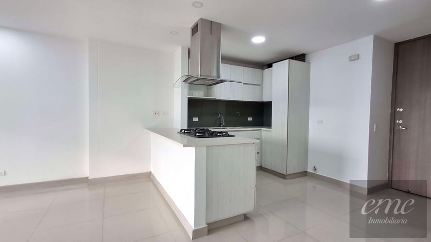 Apartamento de 2 alcobas en arriendo en Loma Benedictinos, Envigado, 85 m² · foto 4 de 21