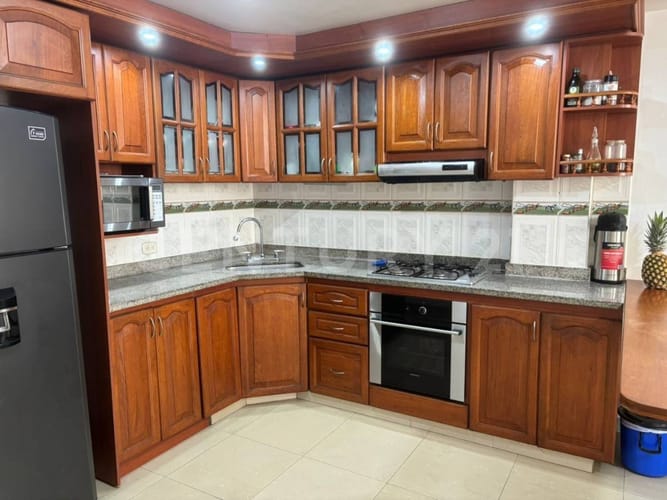 Casa de 5 alcobas en venta en Las Flores, Bogotá, 216 m² · foto 4 de 17