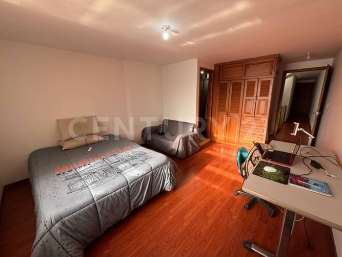 Casa de 5 alcobas en venta en Las Flores, Bogotá, 216 m² · foto 6 de 17