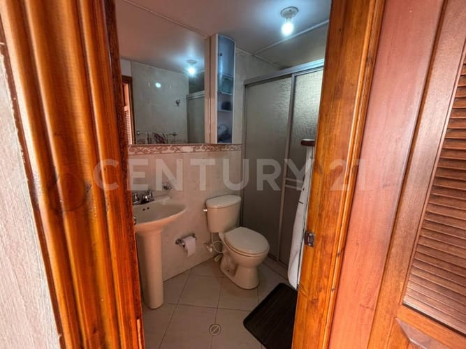 Casa de 5 alcobas en venta en Las Flores, Bogotá, 216 m² · foto 7 de 17