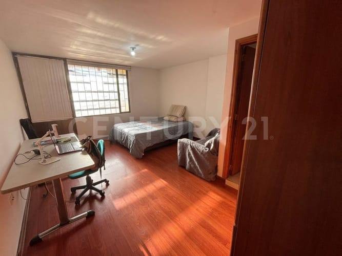 Casa de 5 alcobas en venta en Las Flores, Bogotá, 216 m² · foto 9 de 17